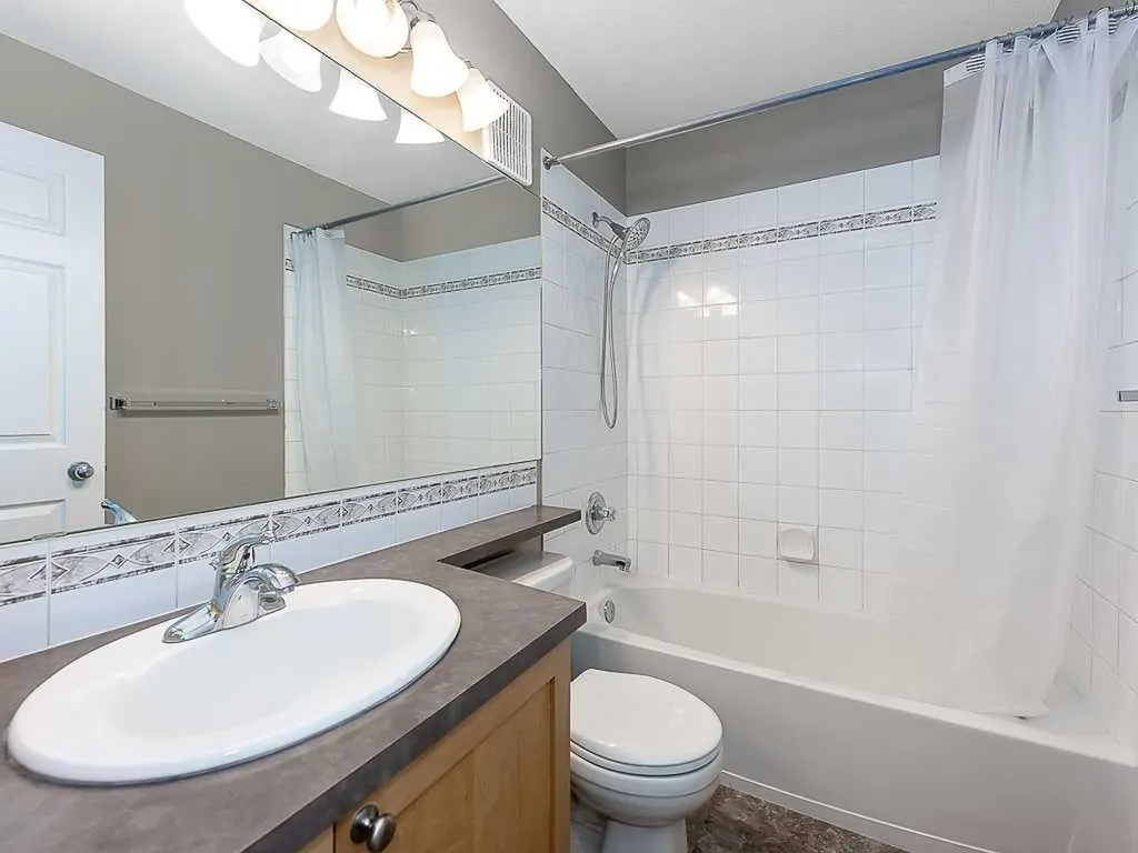 172 Simcoe Place SW Calgary AB T3H 4T7