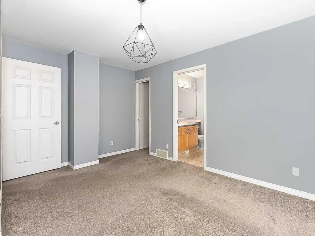 172 Simcoe Place SW Calgary AB T3H 4T7