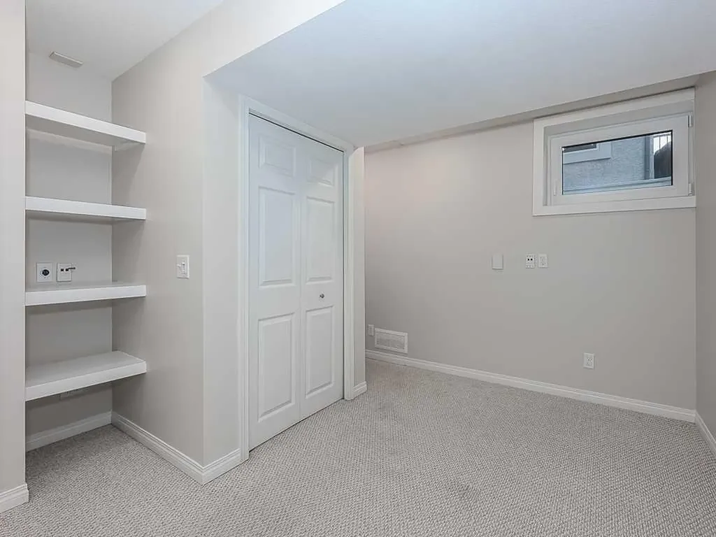 172 Simcoe Place SW Calgary AB T3H 4T7