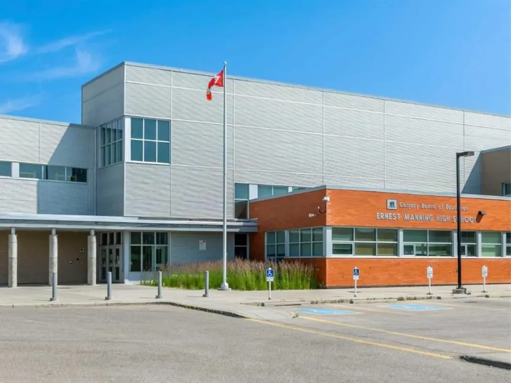 172 Simcoe Place SW Calgary AB T3H 4T7