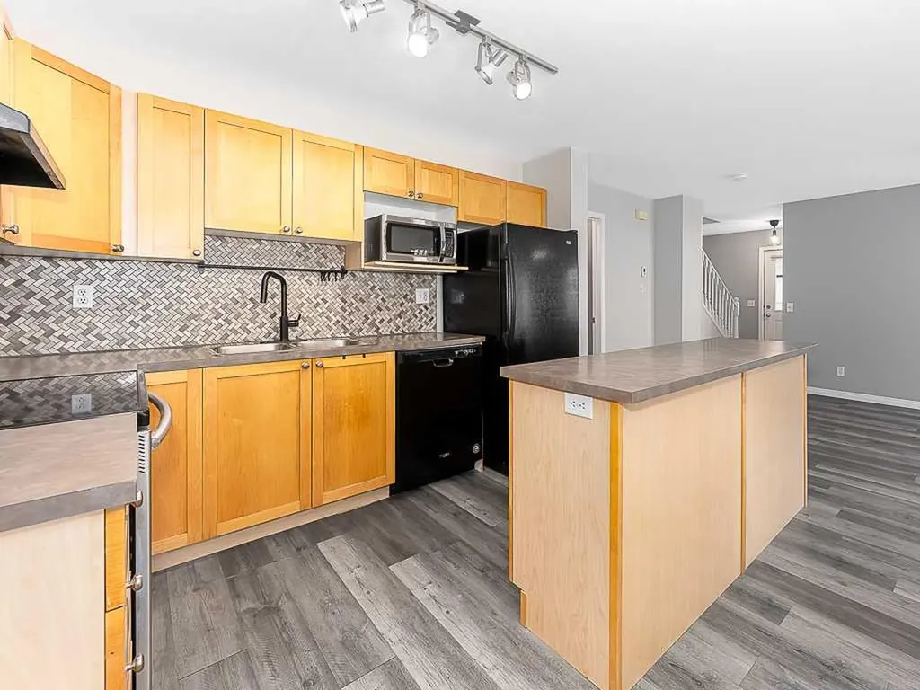 172 Simcoe Place SW Calgary AB T3H 4T7