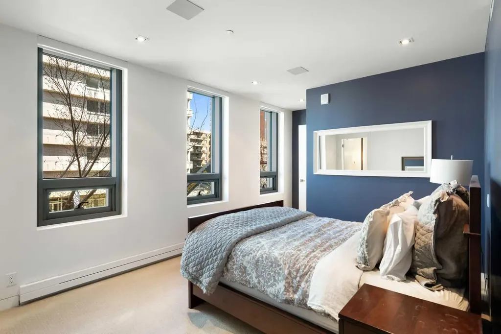 137 26 Avenue SW Calgary AB T2S0M2