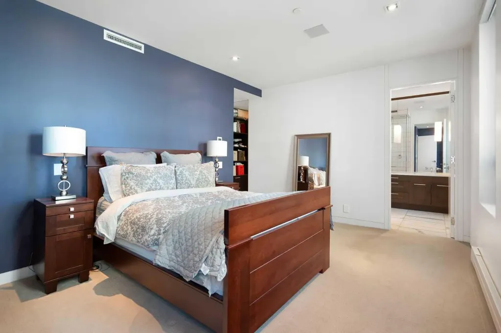 137 26 Avenue SW Calgary AB T2S0M2