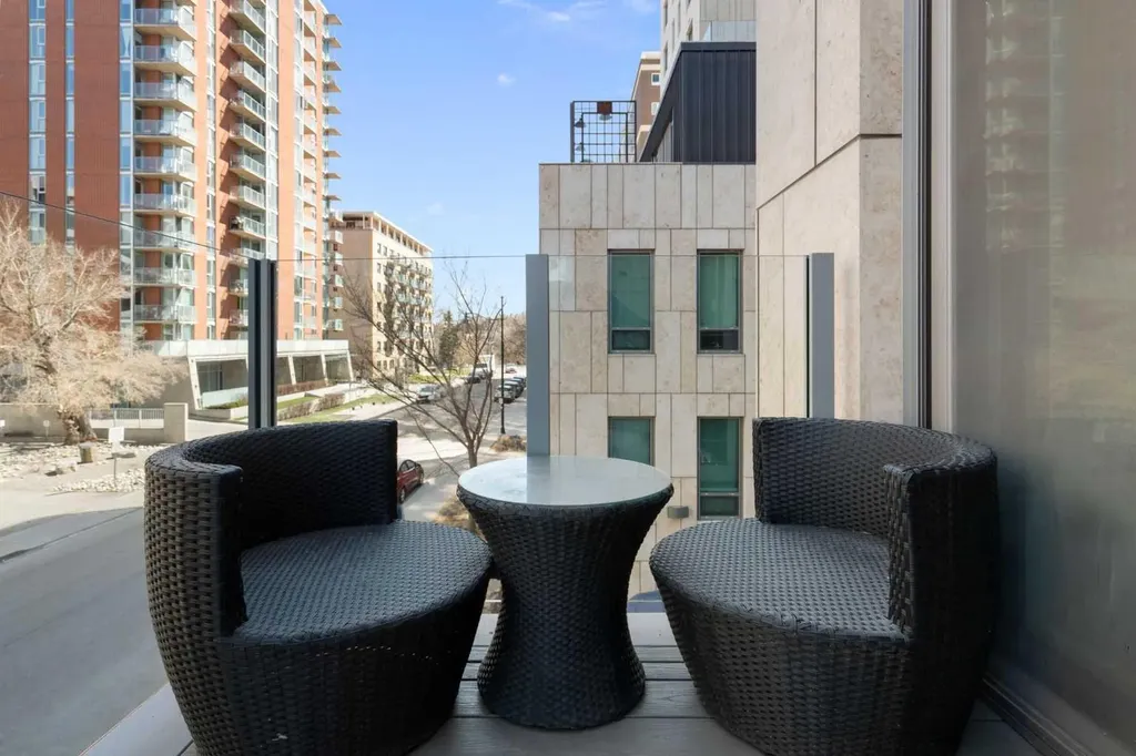 137 26 Avenue SW Calgary AB T2S0M2