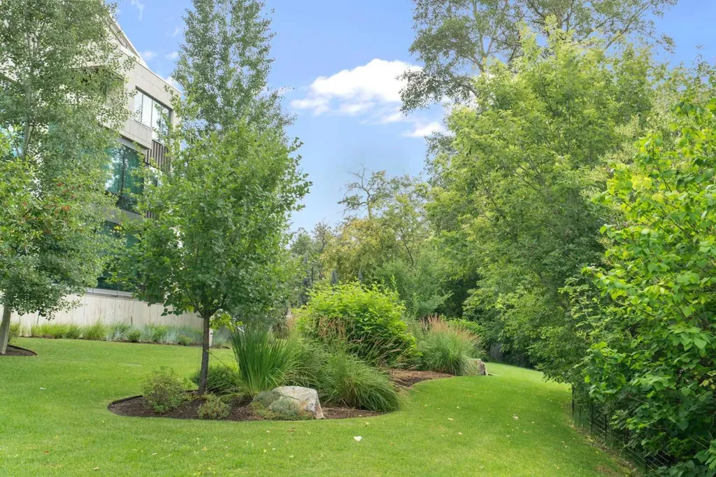 137 26 Avenue SW Calgary AB T2S0M2