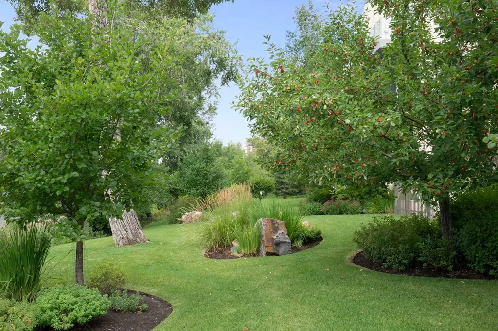 137 26 Avenue SW Calgary AB T2S0M2