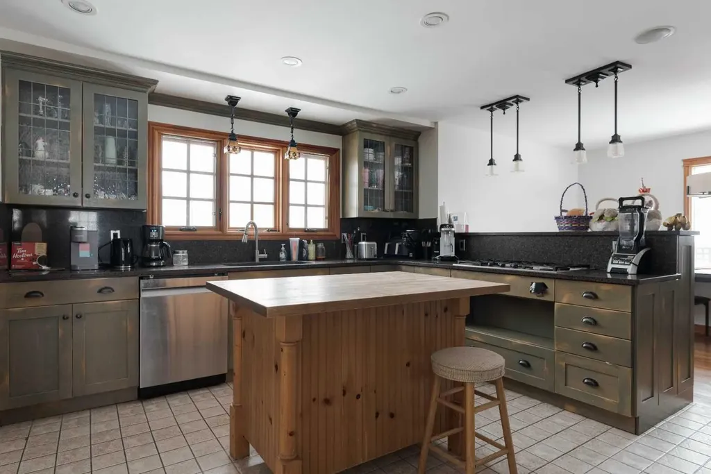 108 Robin Crescent Fort Mcmurray AB T9H 2W3