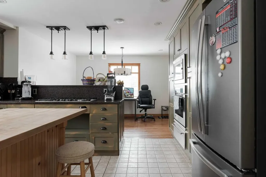 108 Robin Crescent Fort Mcmurray AB T9H 2W3