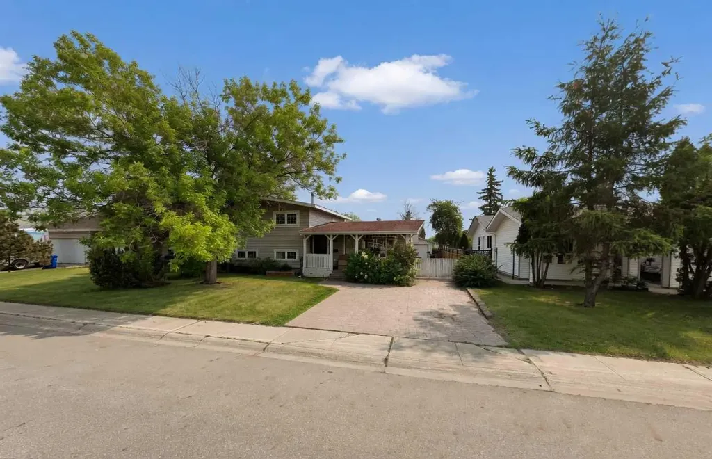 108 Robin Crescent Fort Mcmurray AB T9H 2W3
