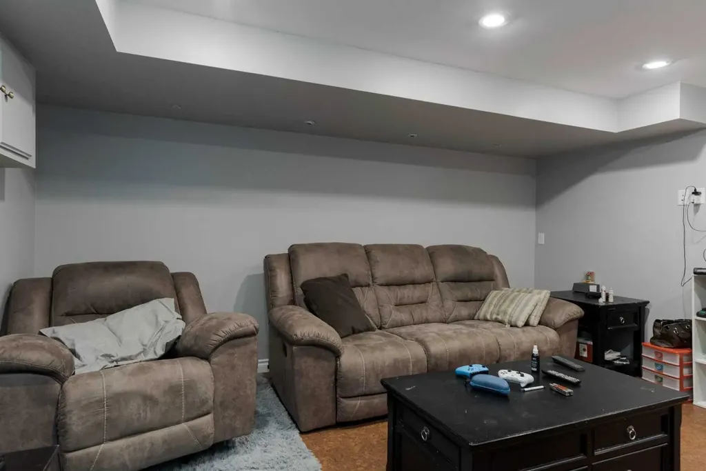 108 Robin Crescent Fort Mcmurray AB T9H 2W3