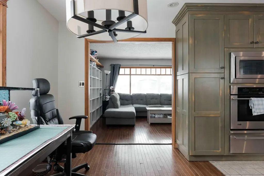 108 Robin Crescent Fort Mcmurray AB T9H 2W3