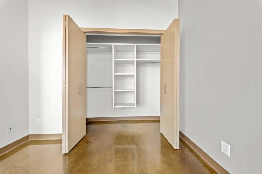 135 13 Avenue SW Calgary AB T2R 0W8