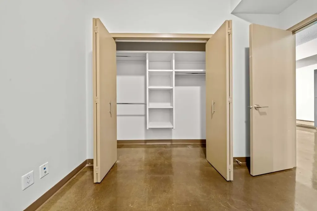 135 13 Avenue SW Calgary AB T2R 0W8