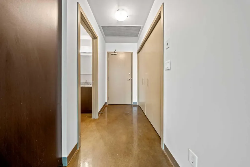135 13 Avenue SW Calgary AB T2R 0W8