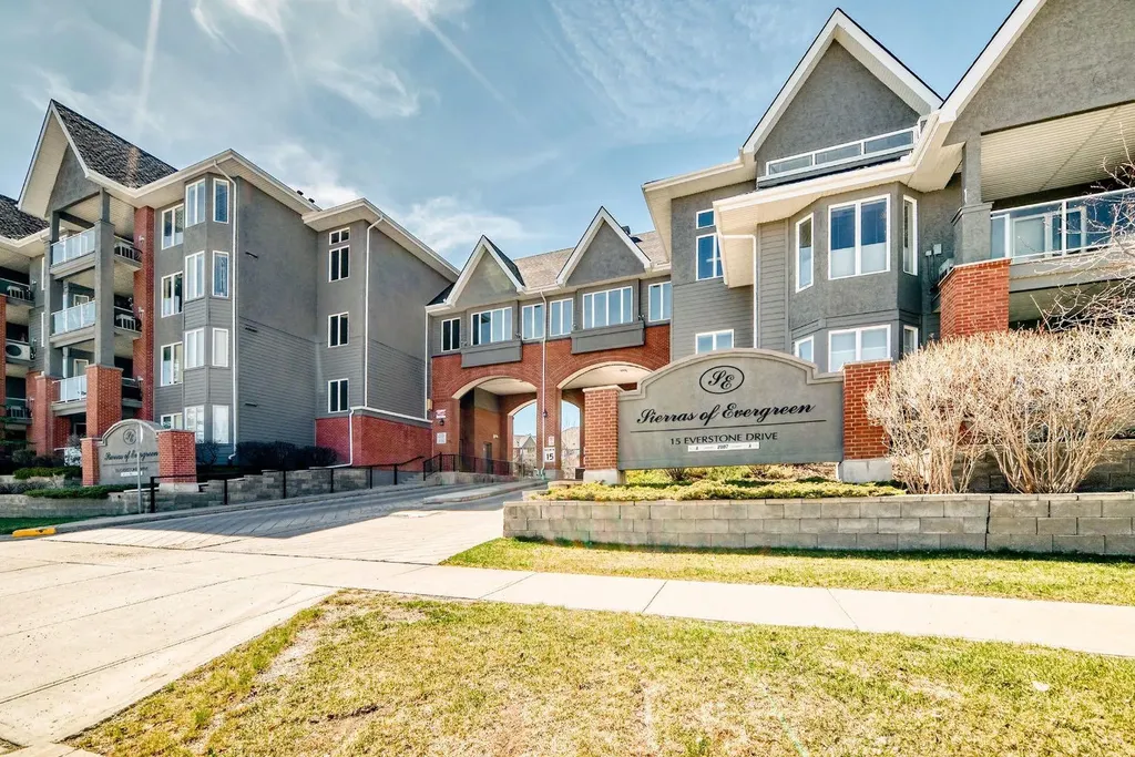 15 Everstone Drive SW Calgary AB T2Y 5B5