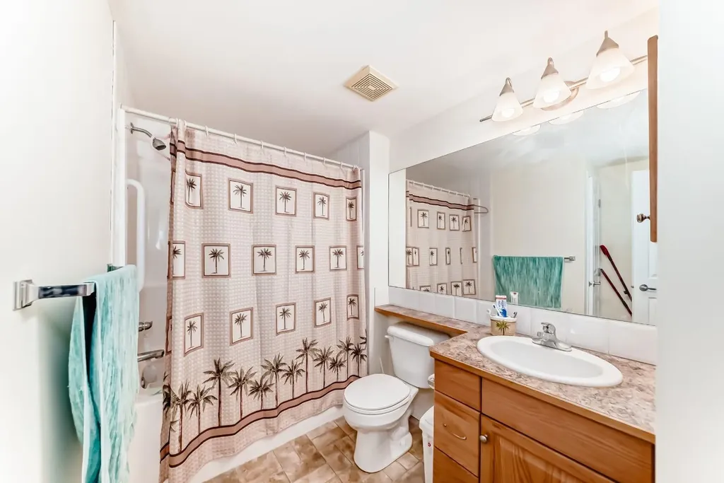15 Everstone Drive SW Calgary AB T2Y 5B5