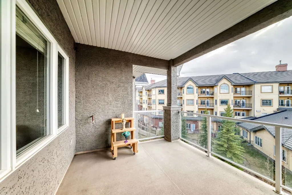 15 Everstone Drive SW Calgary AB T2Y 5B5