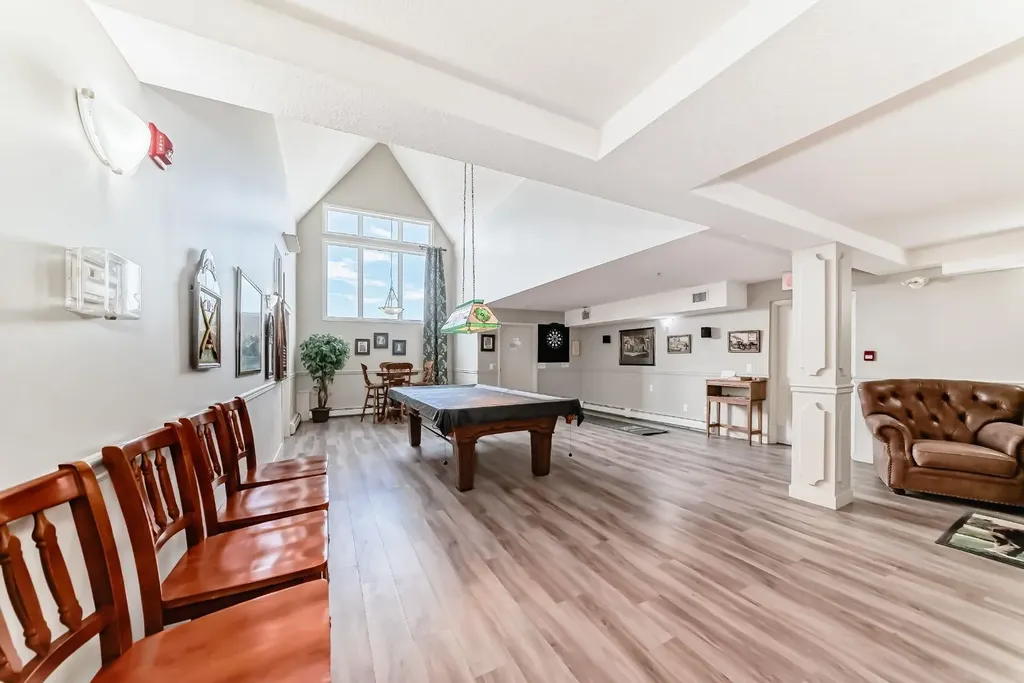 15 Everstone Drive SW Calgary AB T2Y 5B5