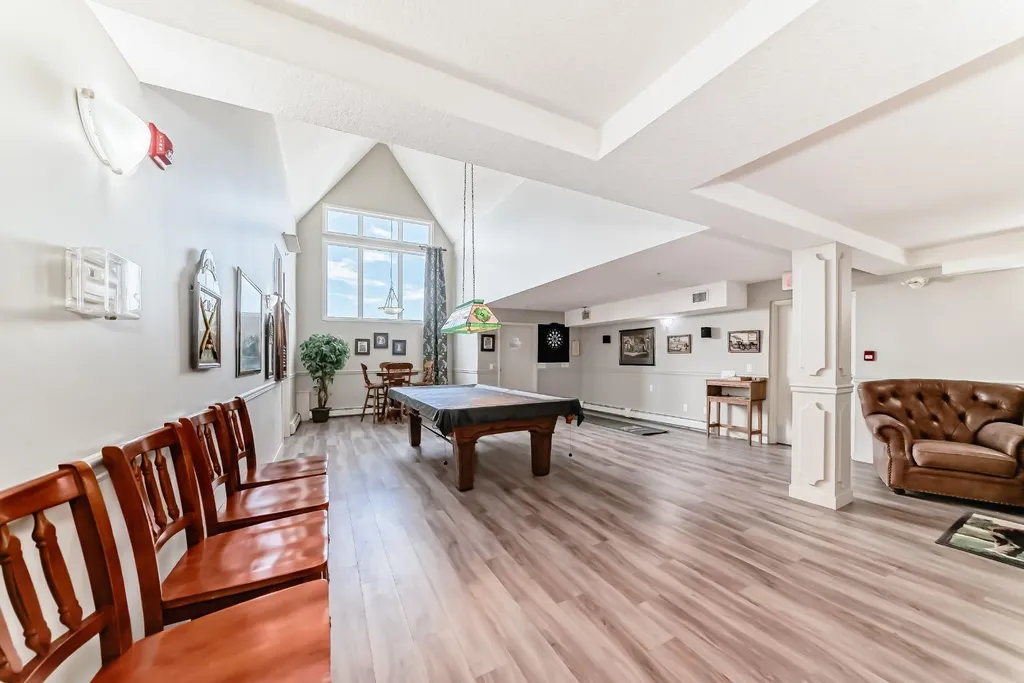 15 Everstone Drive SW Calgary AB T2Y 5B5