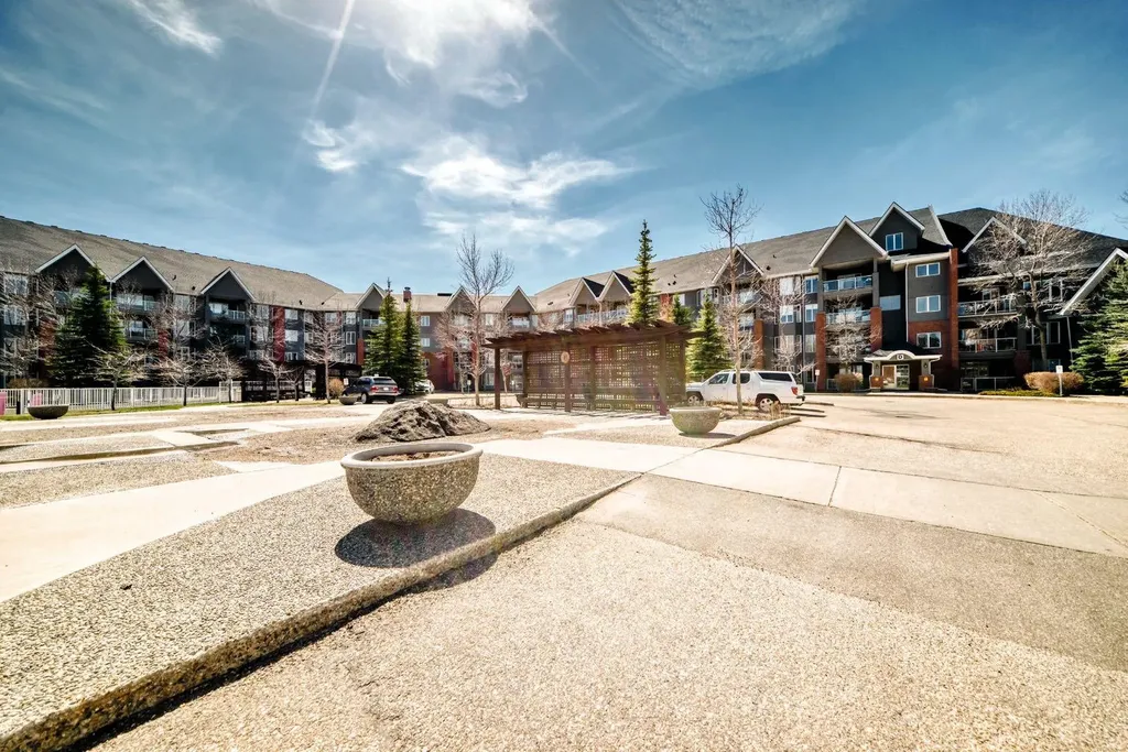 15 Everstone Drive SW Calgary AB T2Y 5B5