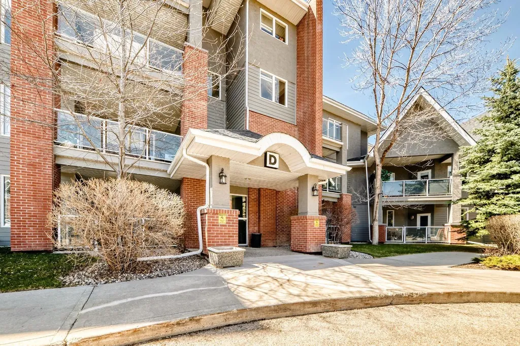 15 Everstone Drive SW Calgary AB T2Y 5B5