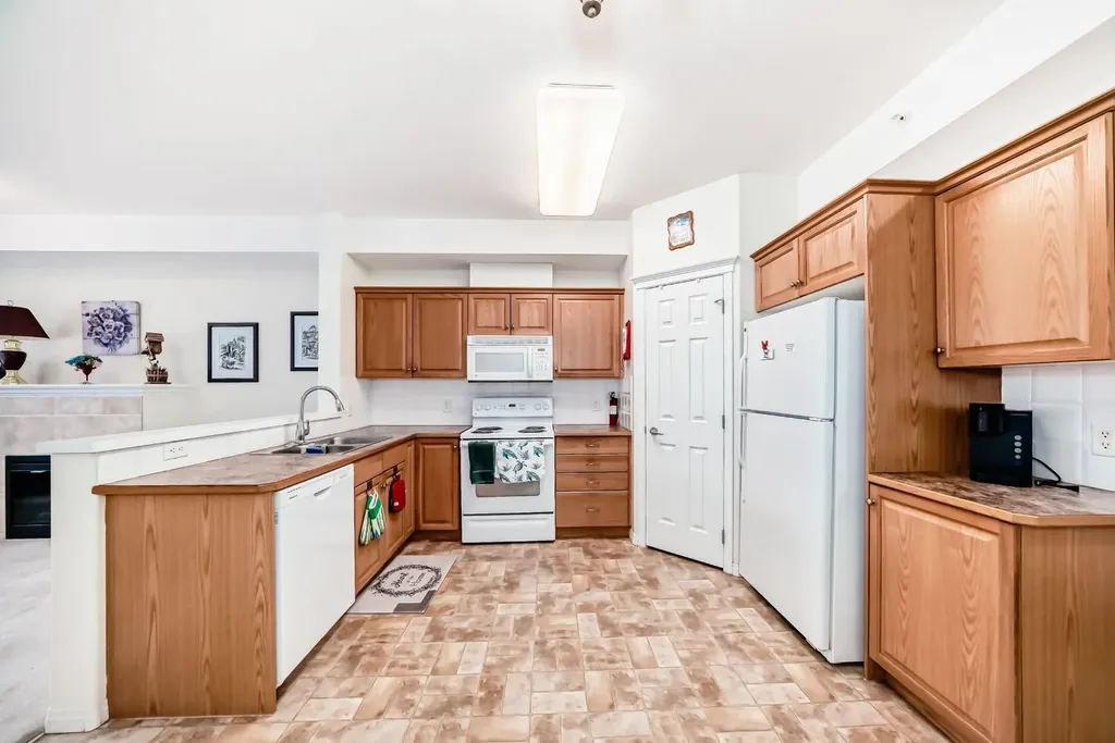 15 Everstone Drive SW Calgary AB T2Y 5B5