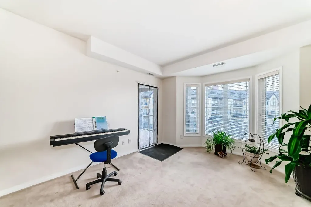 15 Everstone Drive SW Calgary AB T2Y 5B5