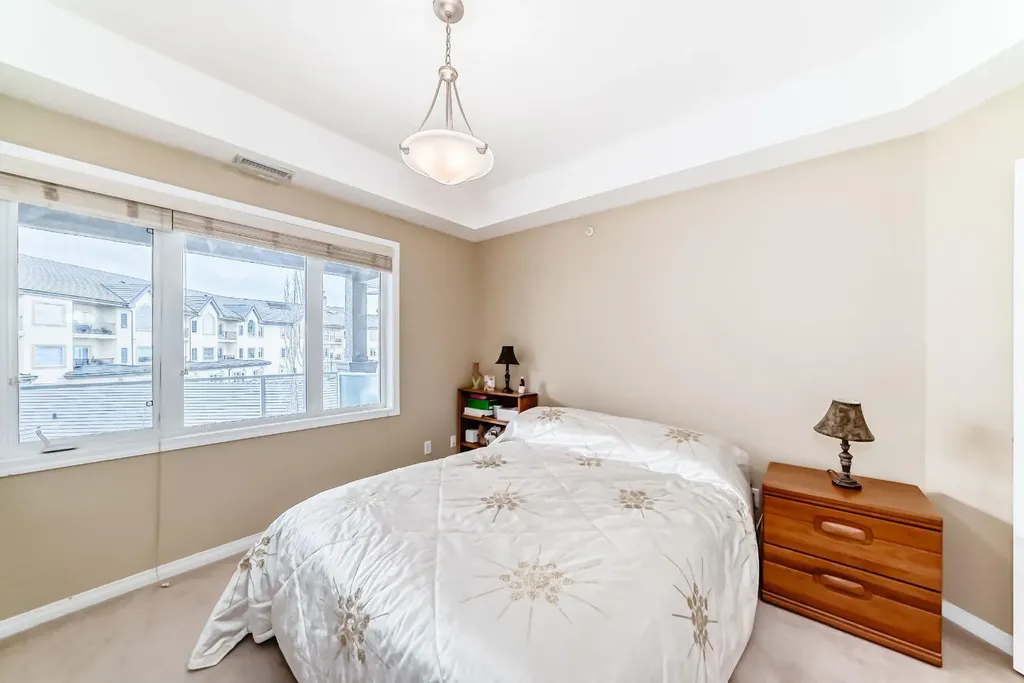 15 Everstone Drive SW Calgary AB T2Y 5B5