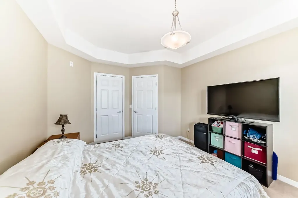 15 Everstone Drive SW Calgary AB T2Y 5B5