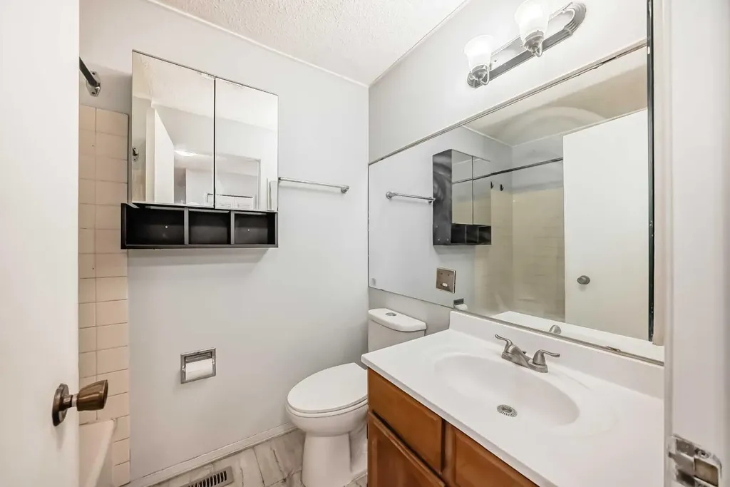 6840 4 Avenue NE Calgary AB T2A 6N3