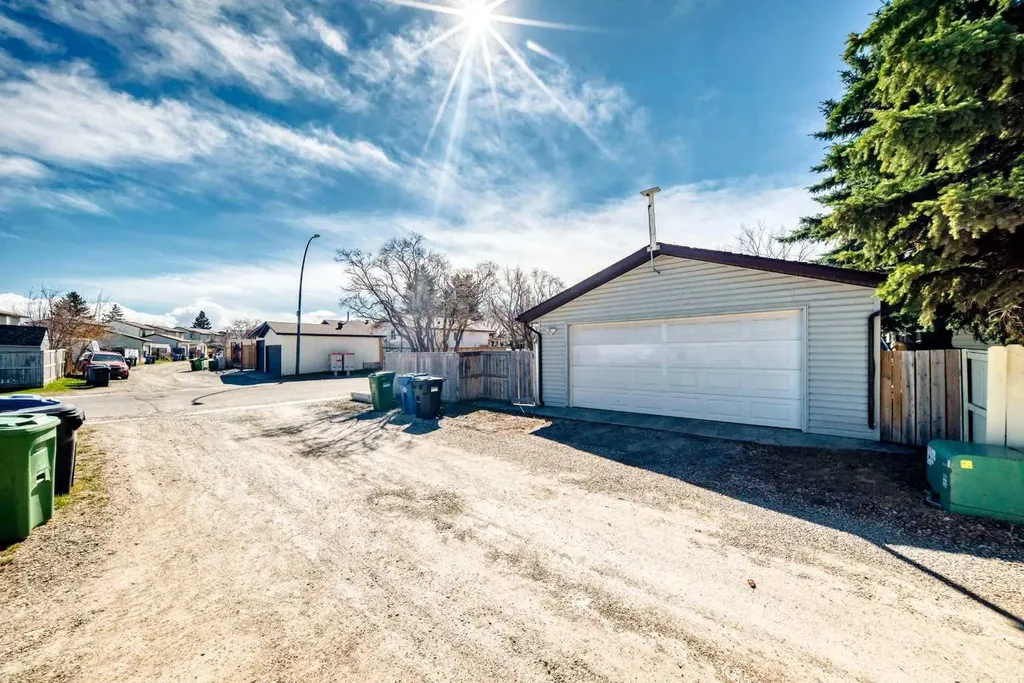 6840 4 Avenue NE Calgary AB T2A 6N3