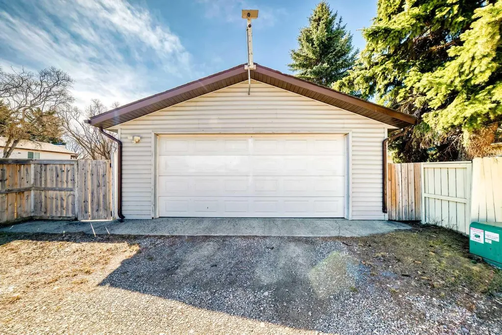 6840 4 Avenue NE Calgary AB T2A 6N3