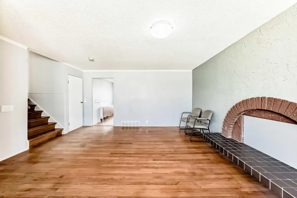 6840 4 Avenue NE Calgary AB T2A 6N3