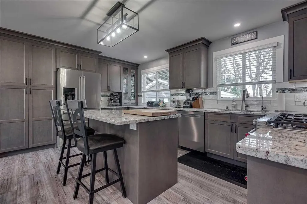5616 55 Avenue Lacombe AB T4L 1L9