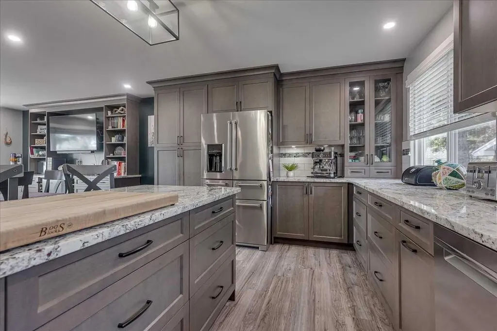 5616 55 Avenue Lacombe AB T4L 1L9