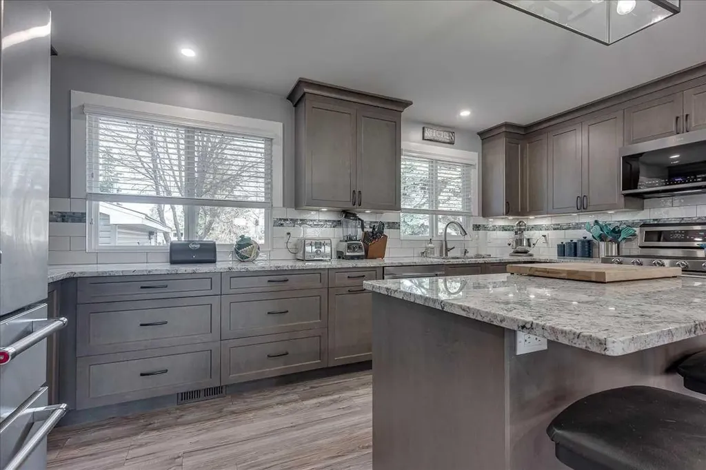 5616 55 Avenue Lacombe AB T4L 1L9