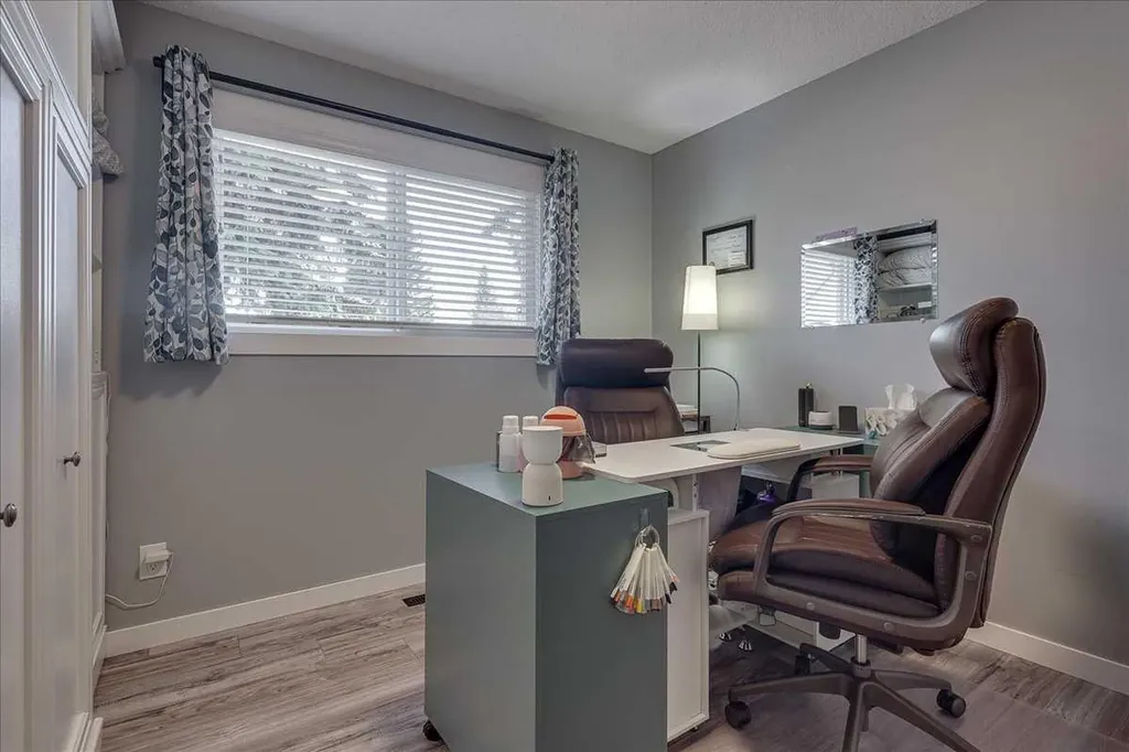 5616 55 Avenue Lacombe AB T4L 1L9