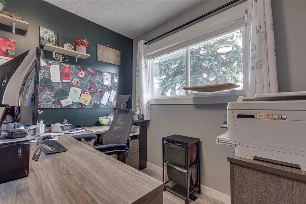 5616 55 Avenue Lacombe AB T4L 1L9