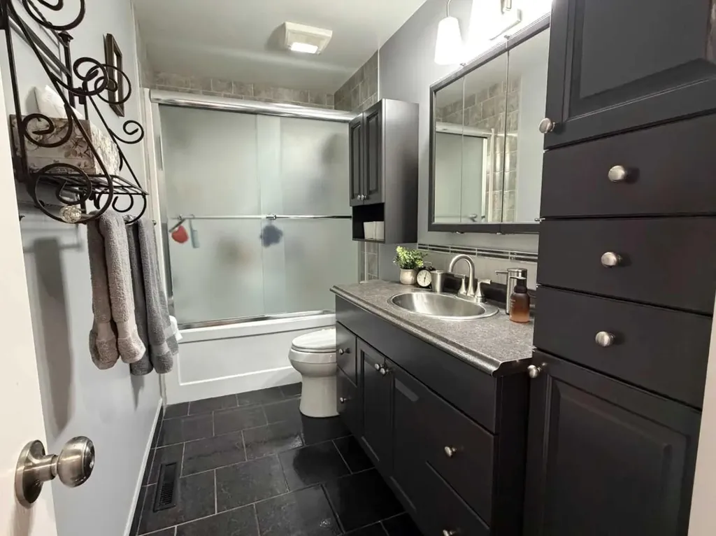 5616 55 Avenue Lacombe AB T4L 1L9