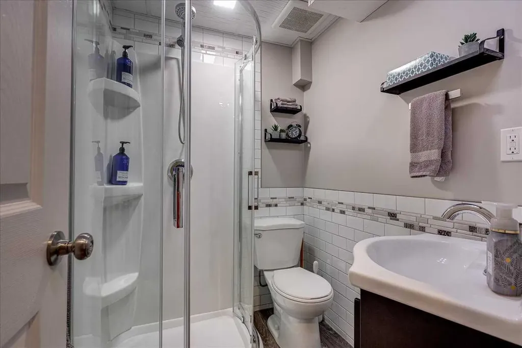 5616 55 Avenue Lacombe AB T4L 1L9
