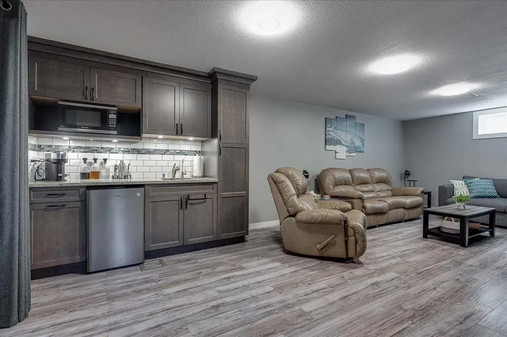 5616 55 Avenue Lacombe AB T4L 1L9