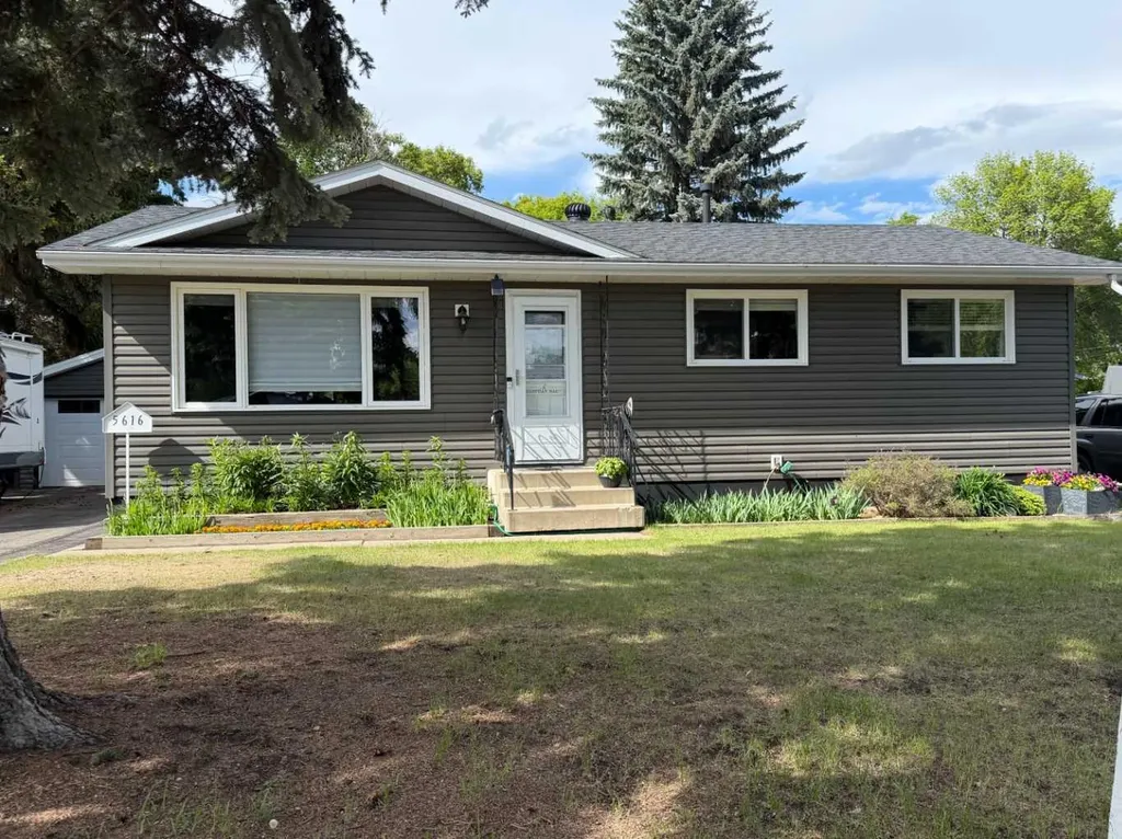 5616 55 Avenue Lacombe AB T4L 1L9