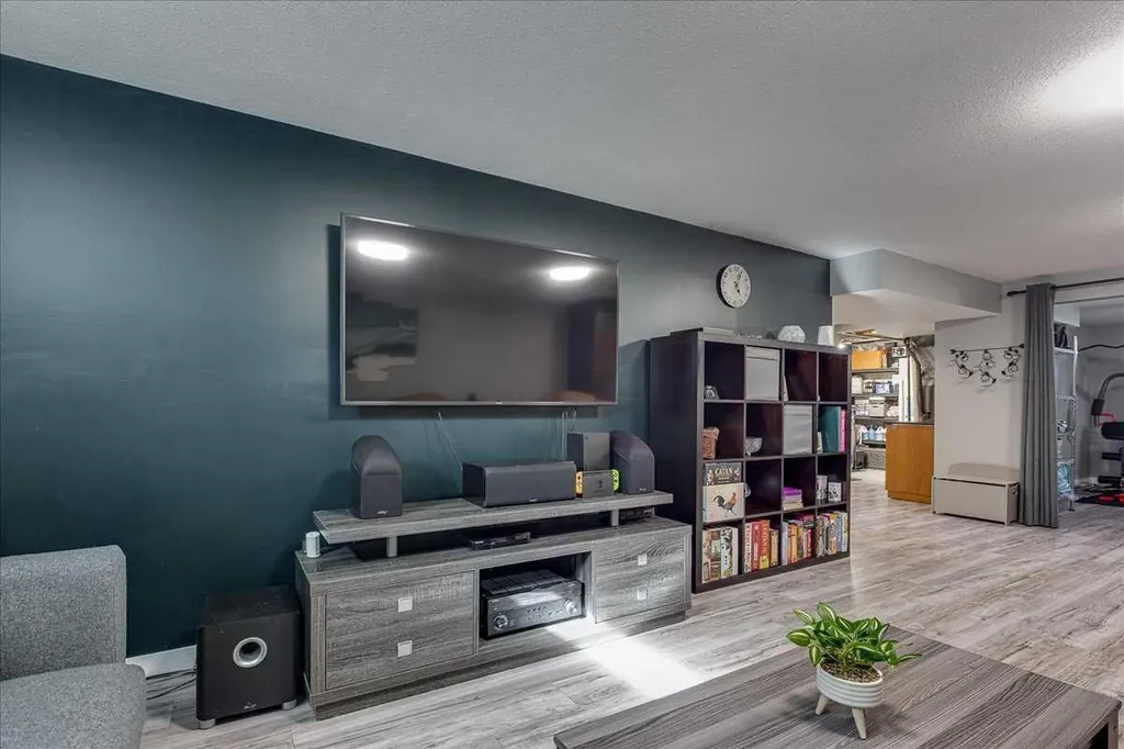 5616 55 Avenue Lacombe AB T4L 1L9