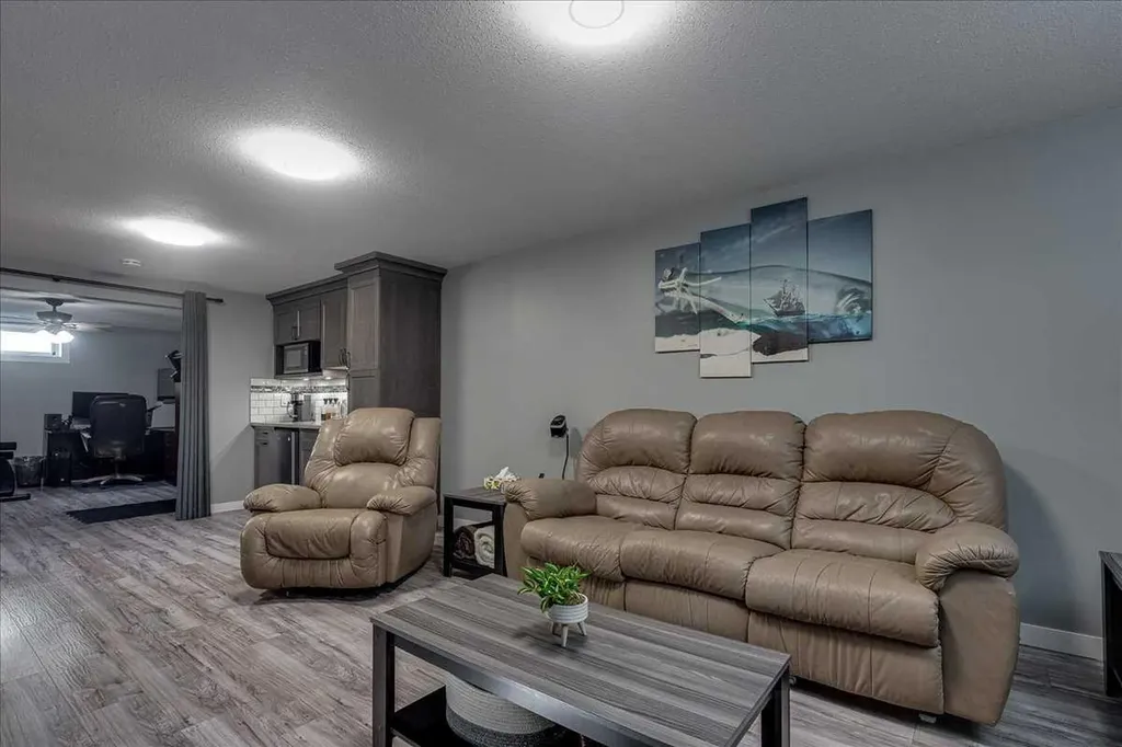 5616 55 Avenue Lacombe AB T4L 1L9