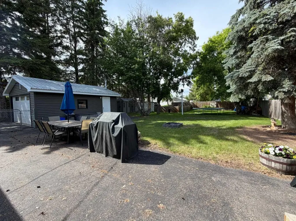 5616 55 Avenue Lacombe AB T4L 1L9