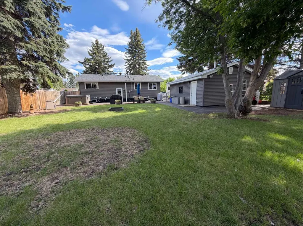 5616 55 Avenue Lacombe AB T4L 1L9