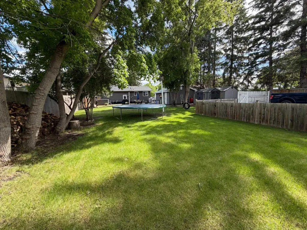 5616 55 Avenue Lacombe AB T4L 1L9