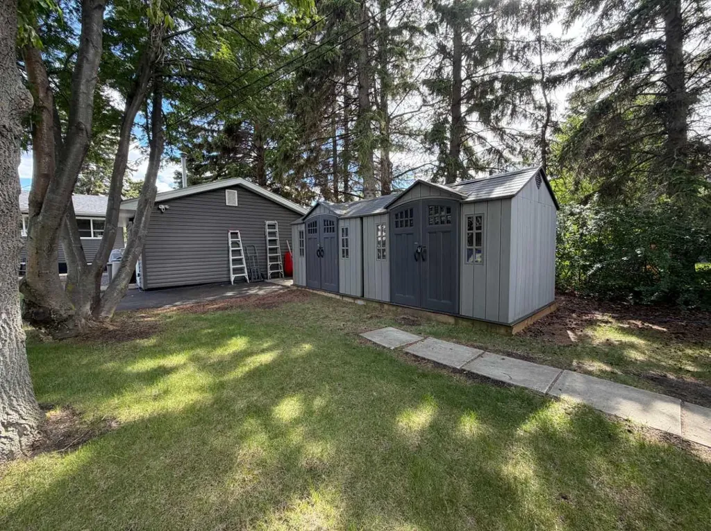 5616 55 Avenue Lacombe AB T4L 1L9
