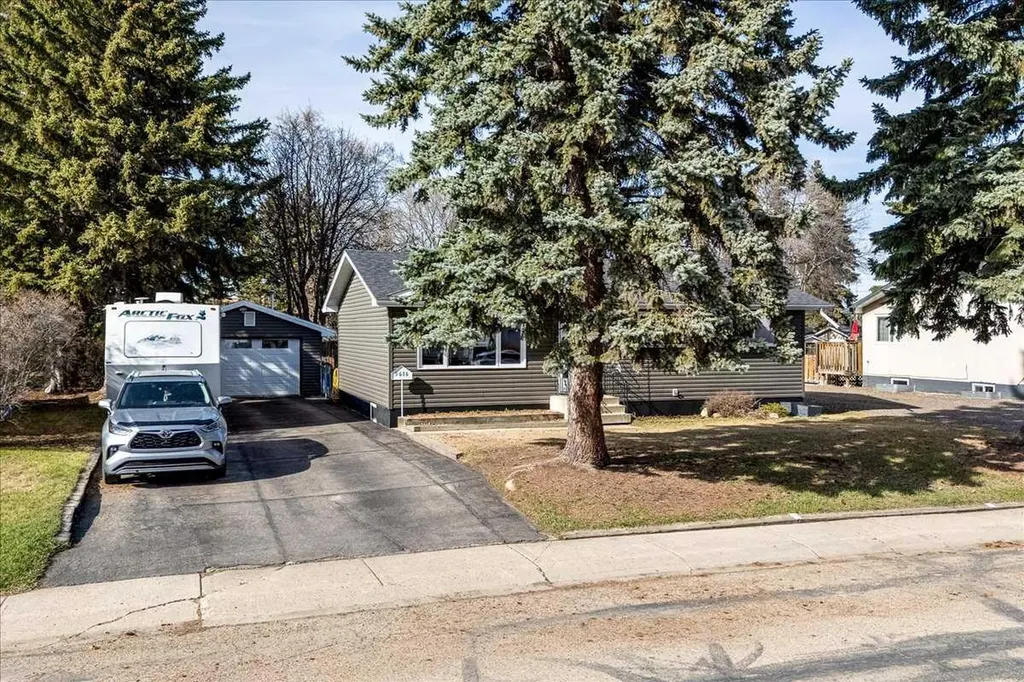 5616 55 Avenue Lacombe AB T4L 1L9