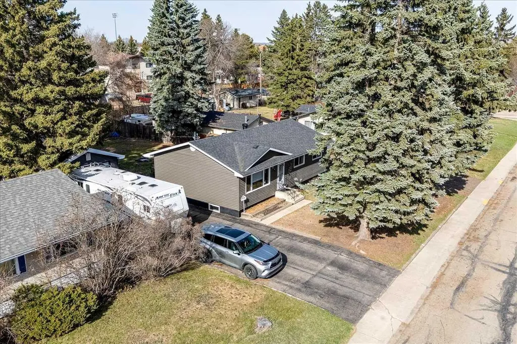 5616 55 Avenue Lacombe AB T4L 1L9